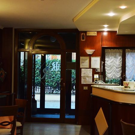 Hotel Rocco カルガーテ エクステリア 写真