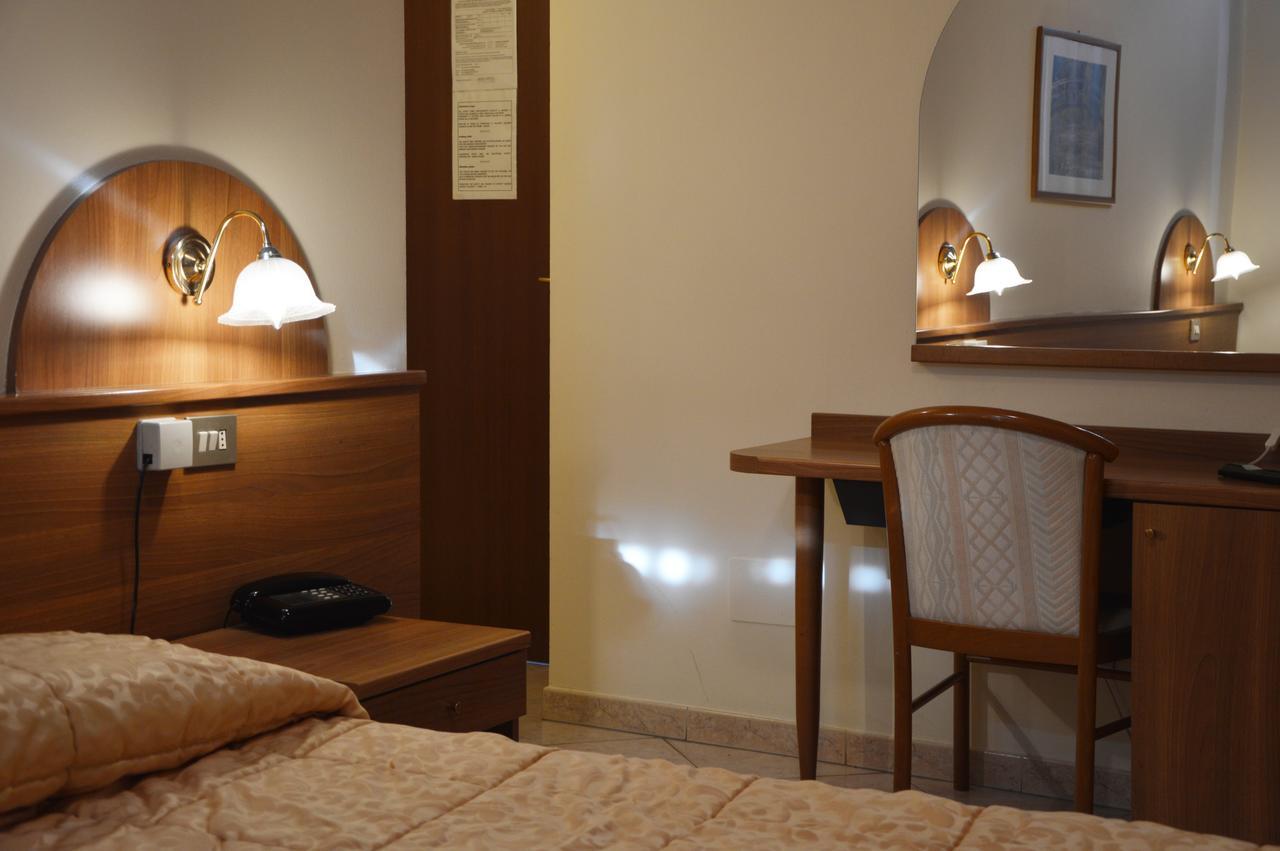 Hotel Rocco カルガーテ エクステリア 写真